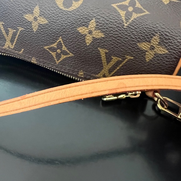Louis Vuitton papillon pouch - Picture 4 of 9